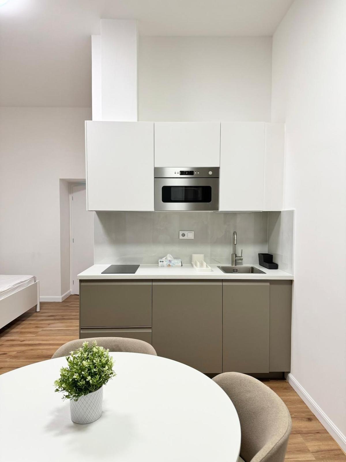 Cozy & Charmimg 2-bed In Heart Of Apartment Prague